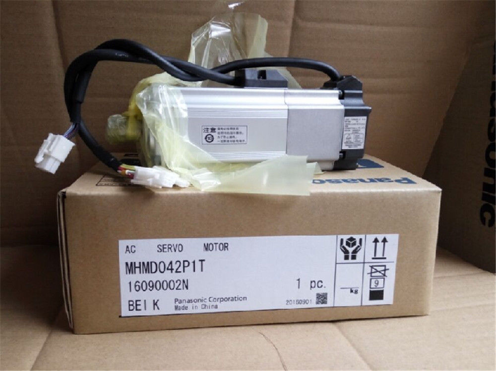 Brand new PANASONIC AC Servo motor MHMD042P1T in box