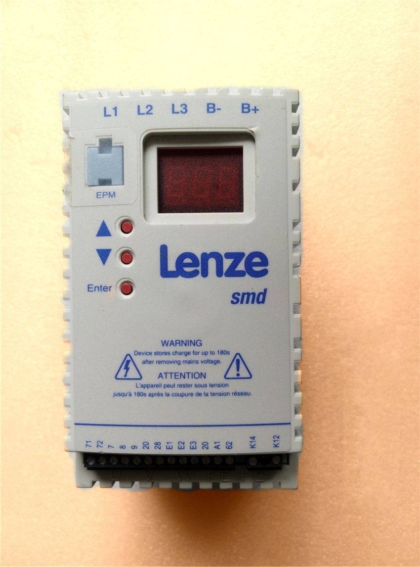 Genuine Lenze frequency converter 1.1KW 380V ESMD112L4TXA
