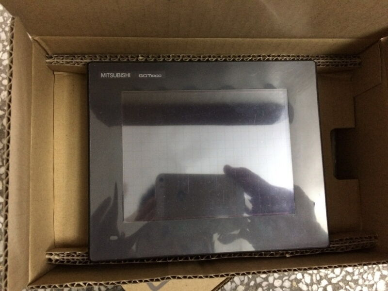 NEW ORIGINAL MITSUBISHI GT1055-QSBD-C TOUCH PANEL EXPEDITED SHIPPING