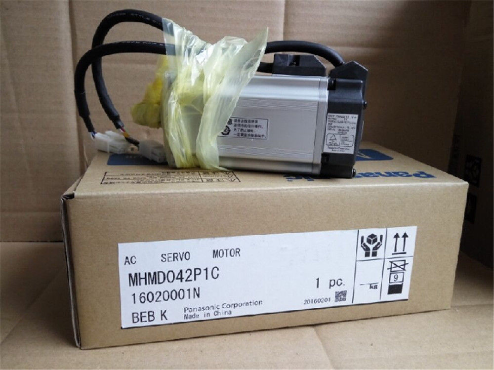 Brand new PANASONIC AC Servo motor MHMD042P1C in box
