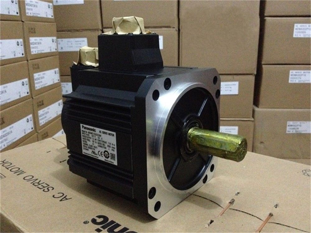 Brand New Panasonic AC servo motor MDME152GCGM in box