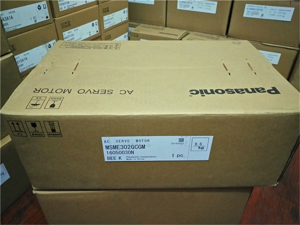 Brand NEW PANASONIC AC Servo motor MSME302GCGM in box