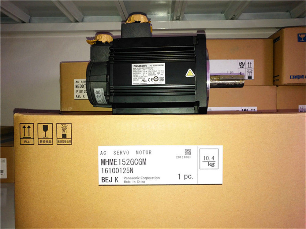 Brand New PANASONIC AC servo motor MHME152GCGM in box